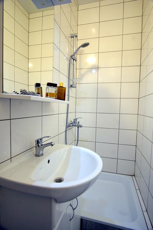 54A Tselinogradskaia Str At Alekseevka Underground Харьков Экстерьер фото