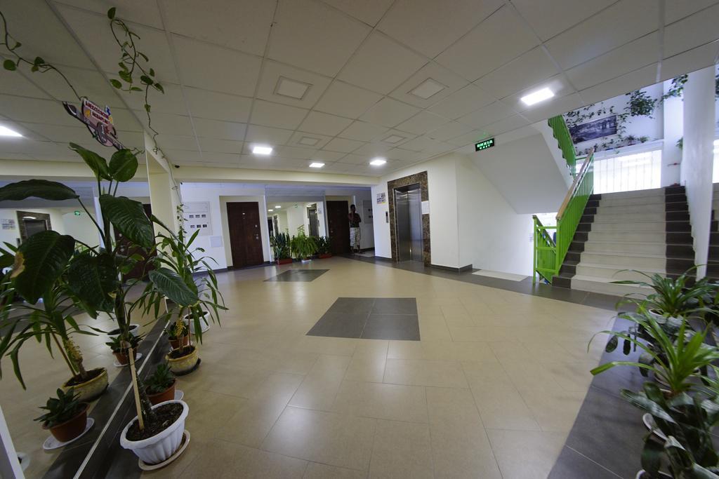 54A Tselinogradskaia Str At Alekseevka Underground Харьков Экстерьер фото